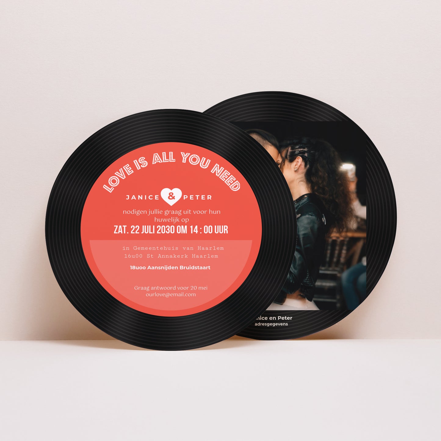 Uitnodigingskaart Huwelijk Rond Vinylschijf foto N° 1