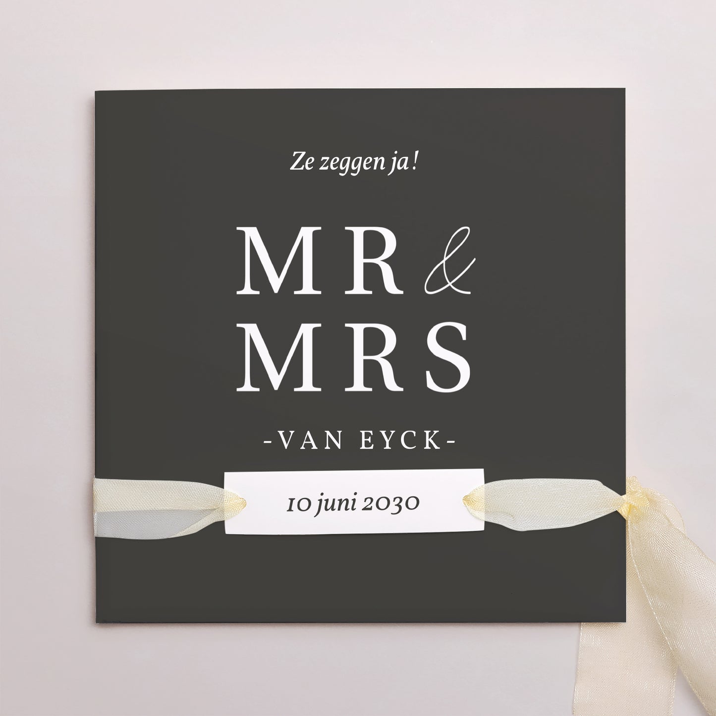 Uitnodigingskaart Huwelijk Vierkante tas, 3 kaarten, label Typografisch vierkant foto N° 1