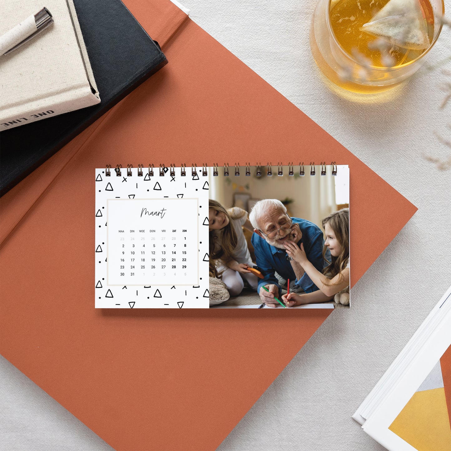 Kalender Eindejaar Kantoor, landschap ZWARTE EN WITTE driehoeken foto N° 3