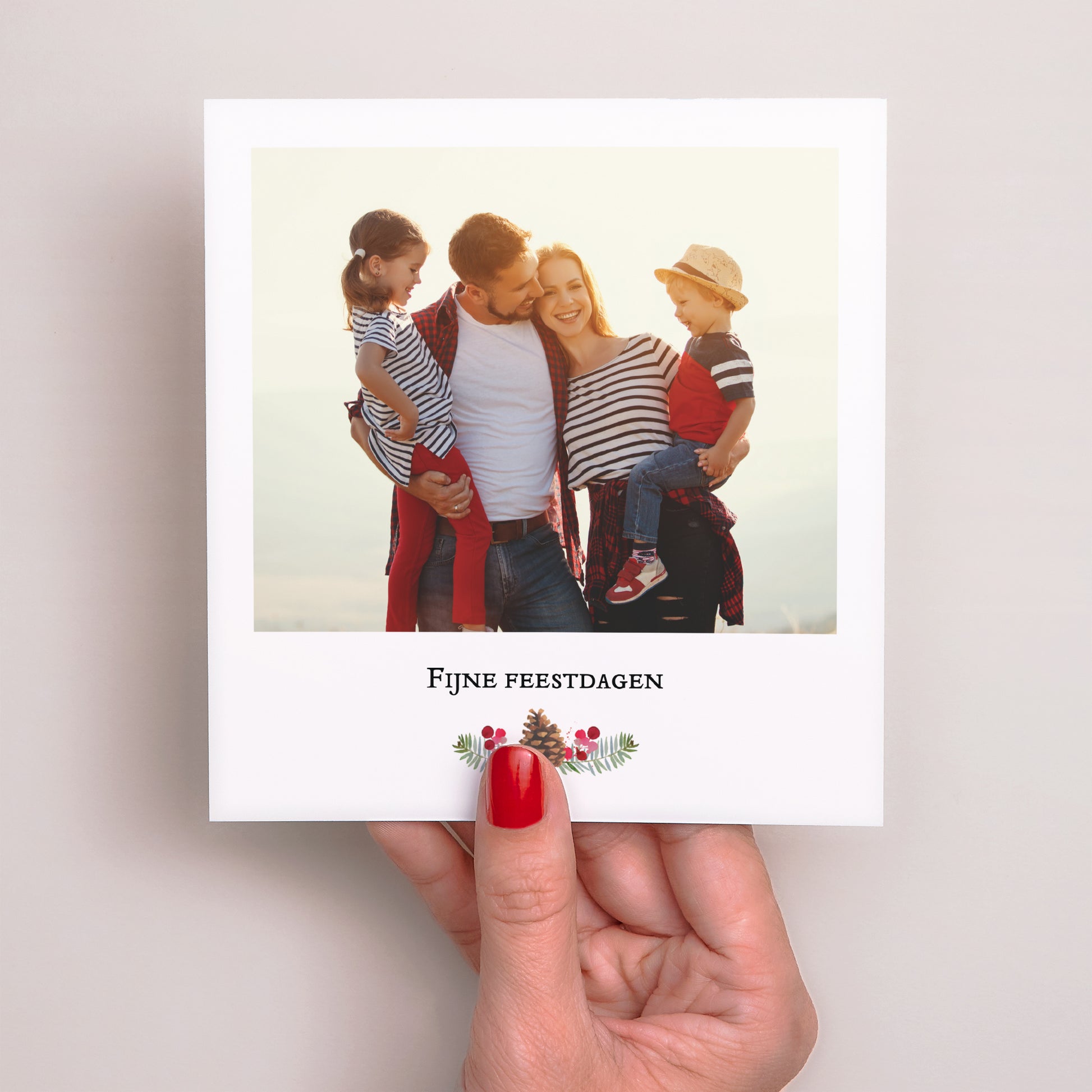 Kerstkaart Eindejaar Vierkant Retro foto van een dennenappel foto N° 2