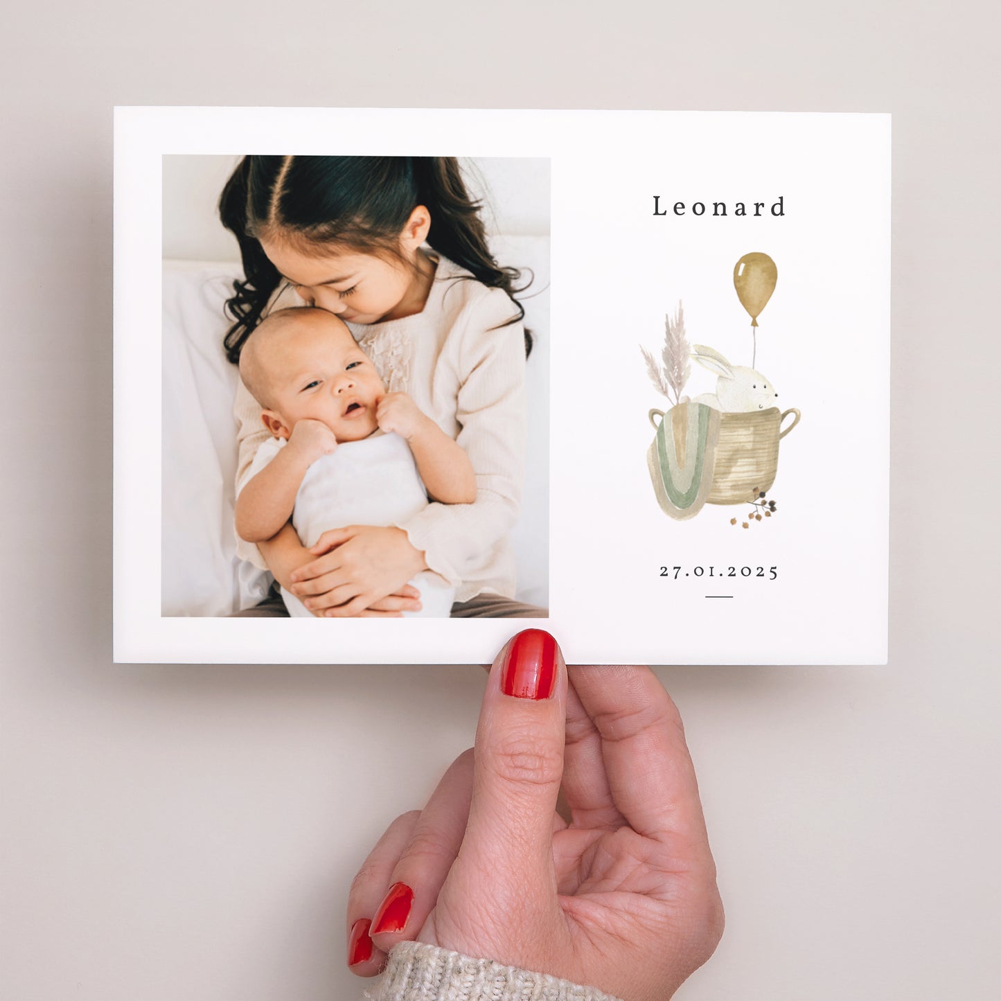 Uitnodigingskaart Geboorte Landschap Knuffelkonijn, rieten mand en ballon foto N° 3