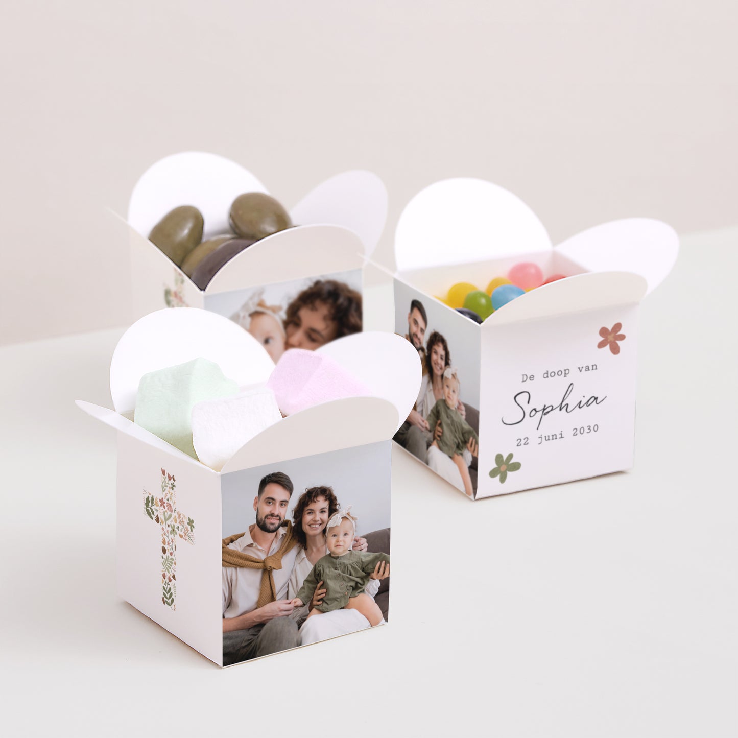 Doosje voor suikerbonen Doop Vlinderklep opening Bloemenkruis foto N° 3