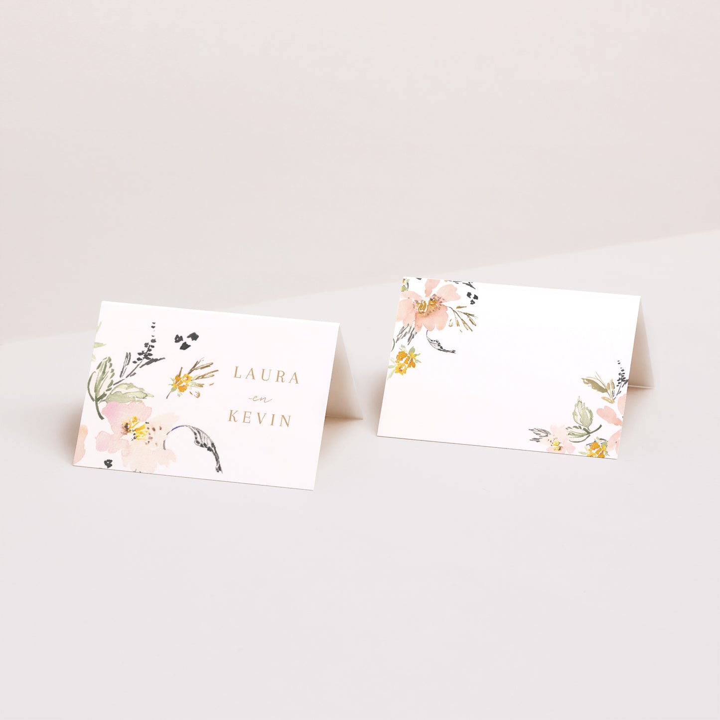 Naamkaartjes Huwelijk 2 luiken Pop bloemen foto N° 1
