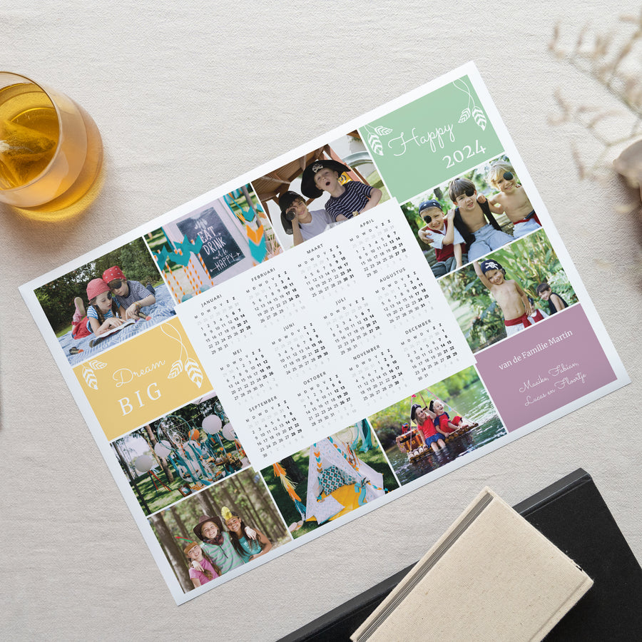 Kalender Eindejaar Enkelvoudig landschap Kleuren van het jaar foto