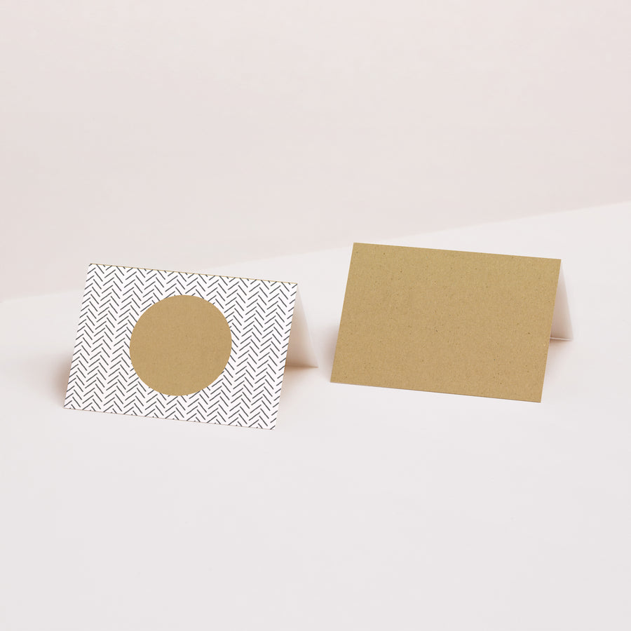 Naamkaartjes Huwelijk 2 luiken Eigenschappen & Kraft foto