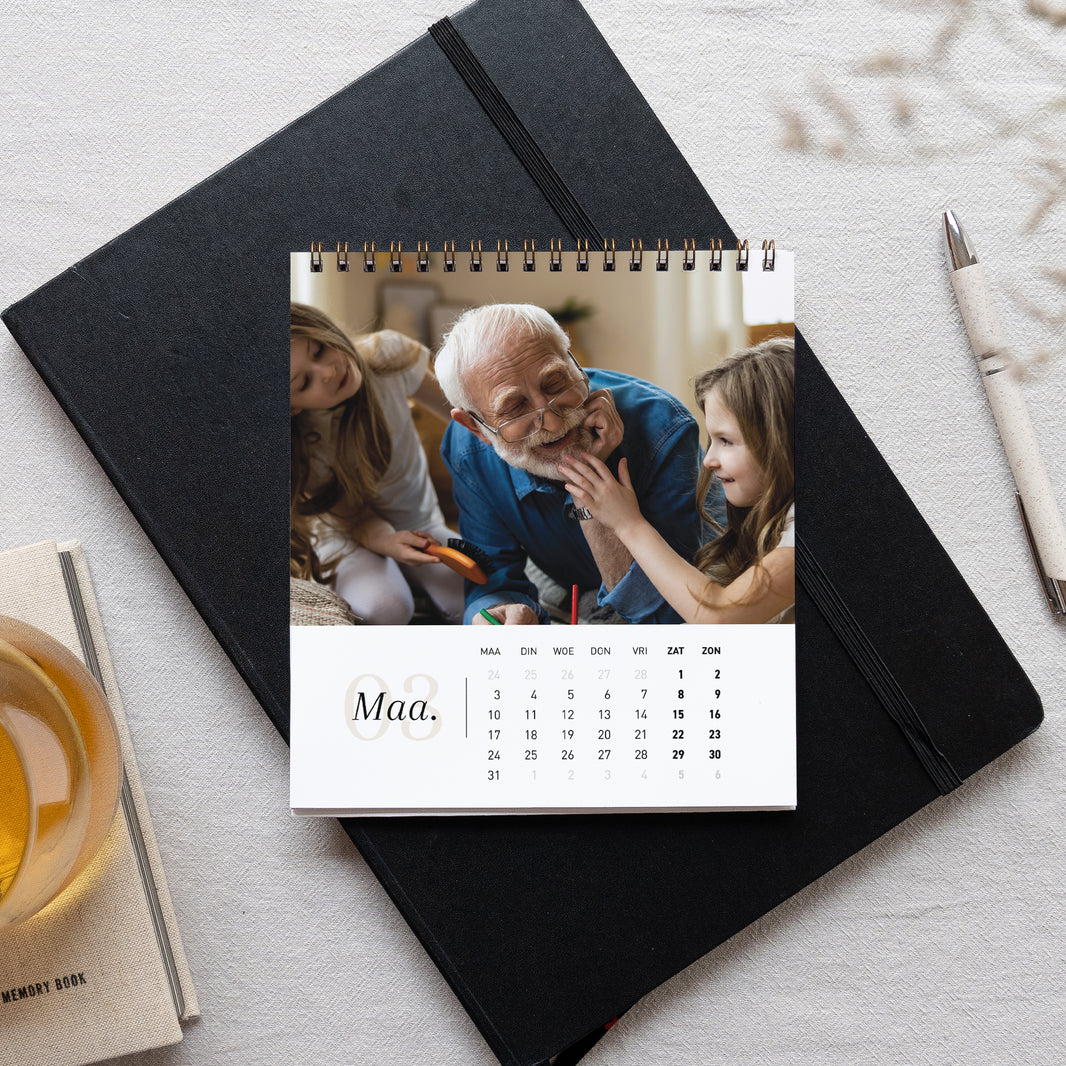 Kalender Eindejaar Bureau, schildersezel Gekoesterde familie foto N° 3