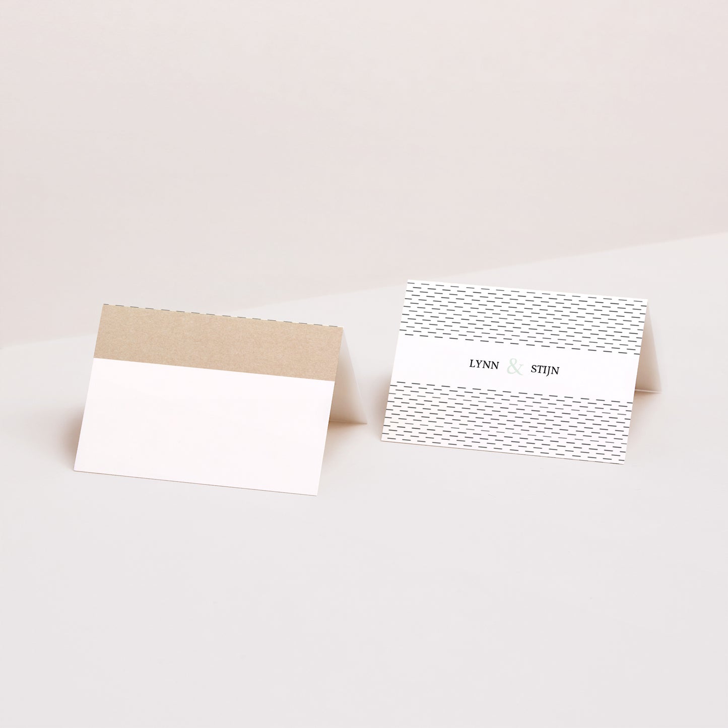 Naamkaartjes Huwelijk 2 luiken Kraft & Kleur foto N° 1