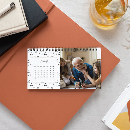 Kalender Eindejaar Bureau, landschap ZWARTE EN WITTE driehoeken foto N° 3