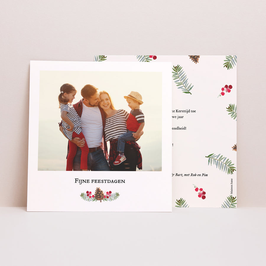 Kerstkaart Eindejaar Vierkant Retro foto van een dennenappel foto