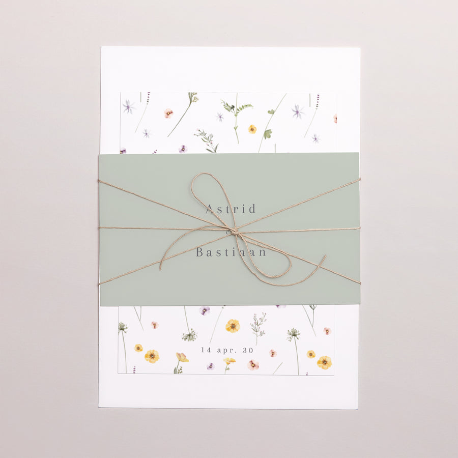 Uitnodigingskaart Huwelijk 3 kaarten, lint Kleine bloemenkrans foto
