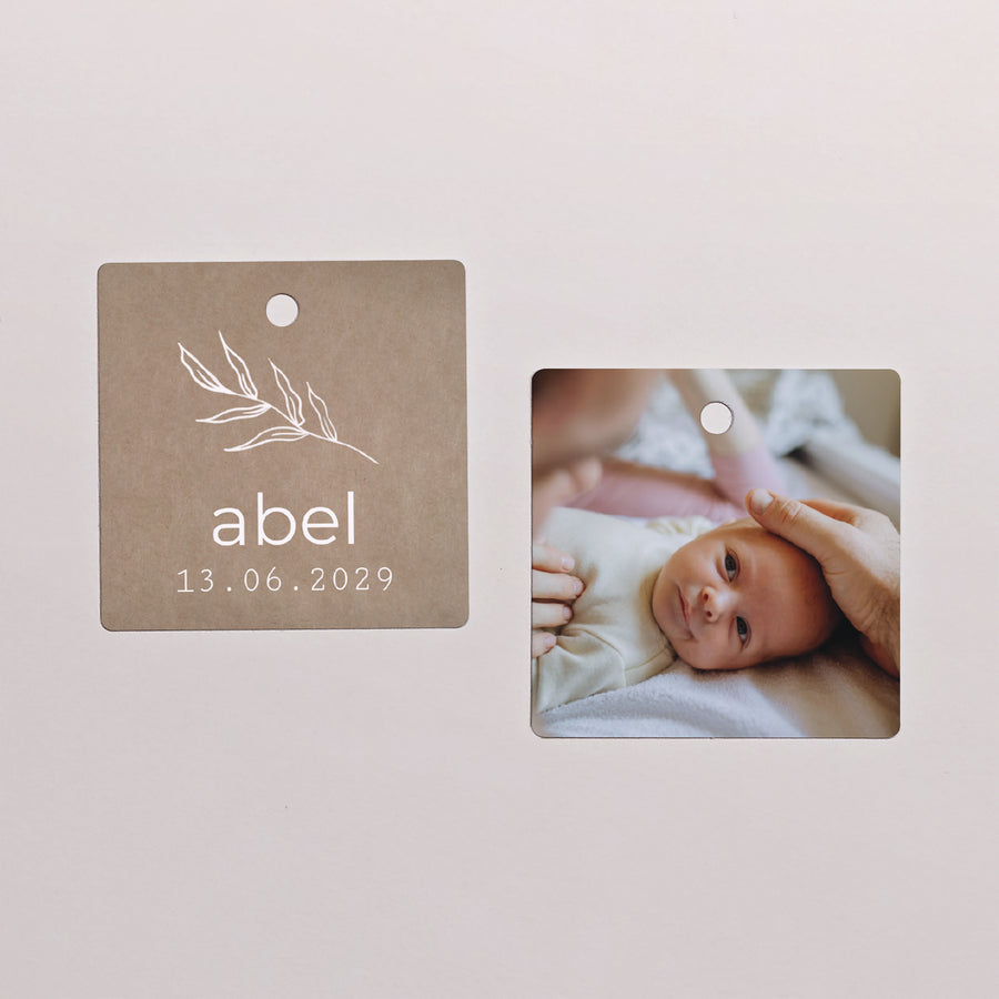 Cadeaulabel Geboorte Vierkant streng en kraft foto