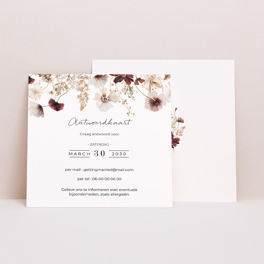 RSVP kaart Huwelijk Vierkant gedroogde weidebloemen foto