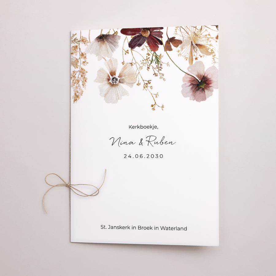 Kerkboekje Huwelijk Dubbele deur gedroogde weidebloemen foto