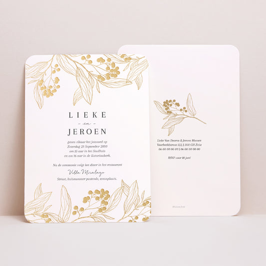 Uitnodigingskaart Huwelijk Portret, afgeronde randen Gouden bloemmotieven foto
